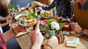 Read more about the article Smart Diet Choices for Social Events